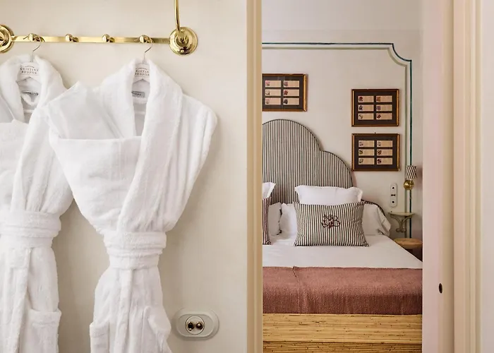 Hotel Cristine Bedfor 4*